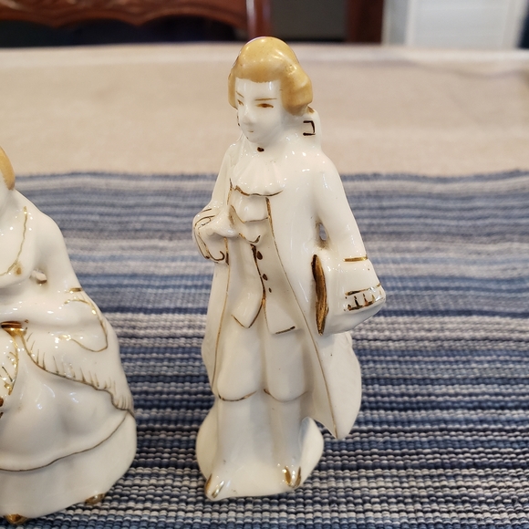 George and Martha Washington Salt/Pepper Shakers - Picture 9 of 11